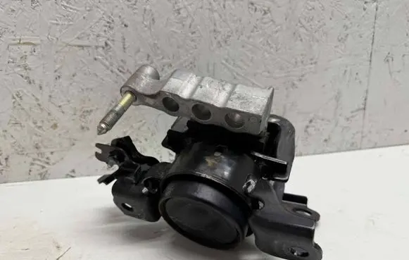 Toyota RAV 4 (XA50) Engine mount bracket R2141299