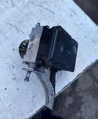 Mercedes-Benz C W204 ABS Pump A2049012500 10061934941 10092623353