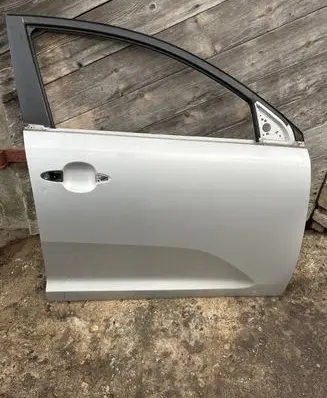 KIA Sportage Front door