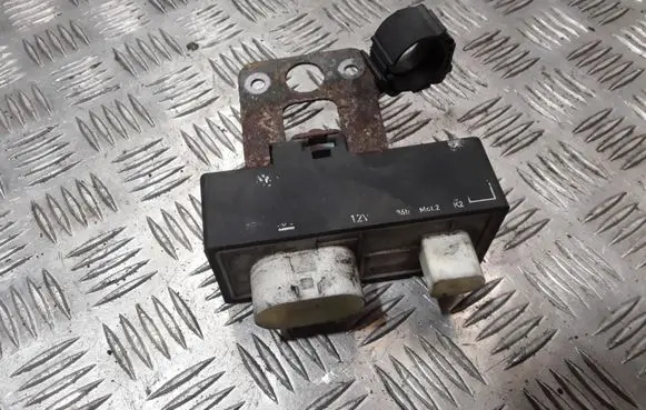 Volkswagen Polo Coolant fan relay 