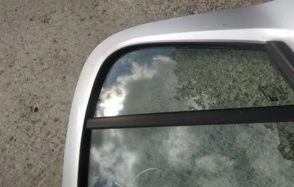 Opel Corsa D Rear vent window glass 