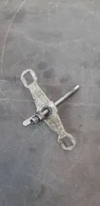 BMW M5 F90 Fuel Injector clamp holder 7599878