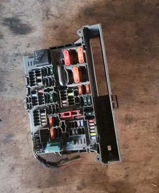 BMW 1 E82 E88 Fuse module 10688710