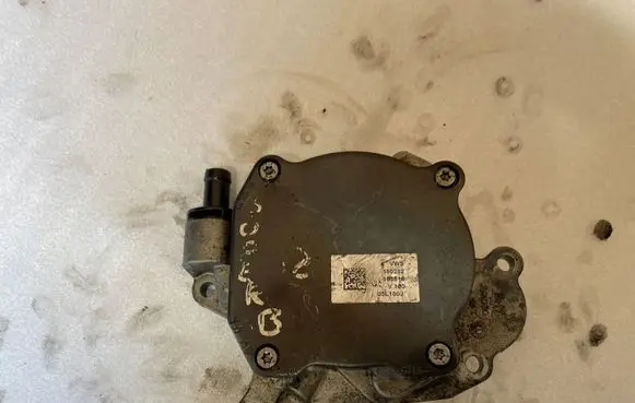 Skoda Octavia Mk2 (1Z) Vacuum pump 03L145207 03L100J