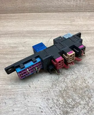 Audi A8 S8 D2 4D Fuse module 8L0941822A