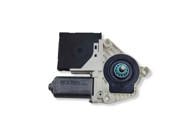 Volkswagen PASSAT CC Front door window regulator motor 1K0959793P