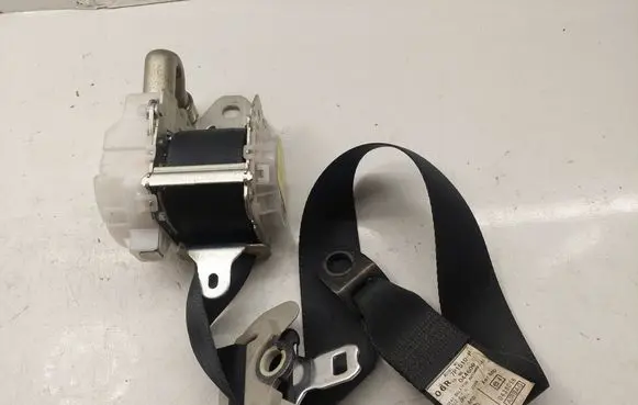 Toyota Avensis T270 Front seatbelt 7321005080C1