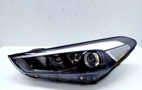 Hyundai Tucson TL Headlight/headlamp 92101D7110