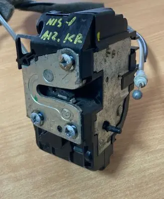 Nissan Note (E11) Rear door lock 4307H