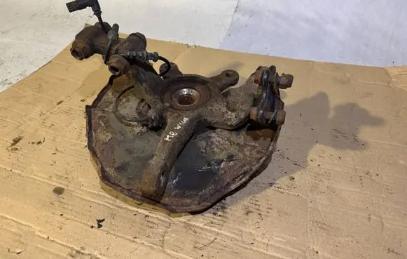Mercedes-Benz A W169 Front wheel hub spindle knuckle 690451