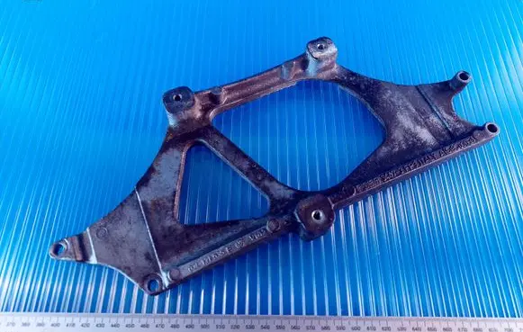 Volkswagen Crafter EGR valve cooler bracket 03L131535E