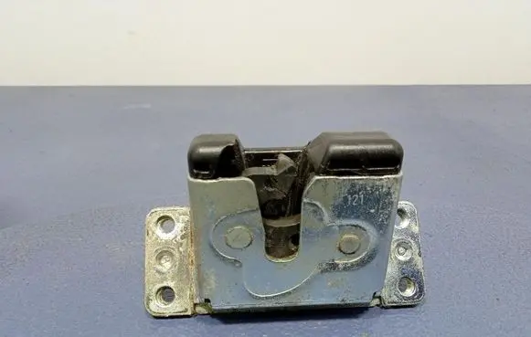 Opel Vivaro Tailgate/trunk/boot lock/catch/latch 8200007346