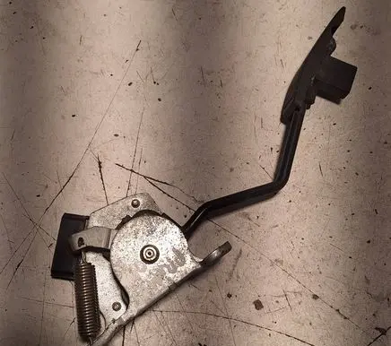 Accelerator throttle pedal