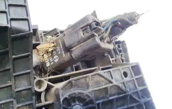 Volkswagen PASSAT B6 Glow plug pre-heat relay 0281003038