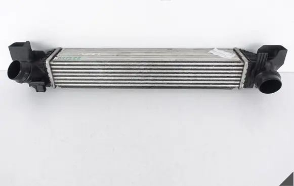 BMW 5 G30 G31 Intercooler radiator 22828110