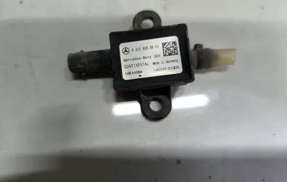 Mercedes-Benz E W212 Airbag deployment crash/impact sensor A2129056501 14072501000 5WK44804