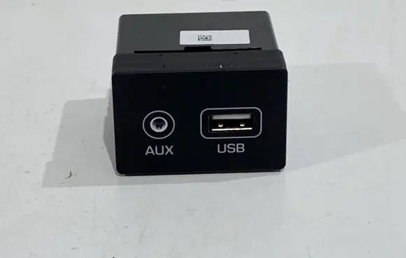 Hyundai Kona I USB socket connector 96120J9500