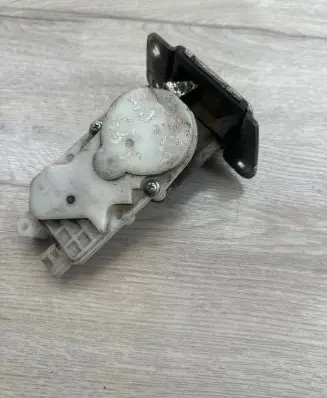 Mitsubishi Grandis Tailgate/trunk/boot lock/catch/latch