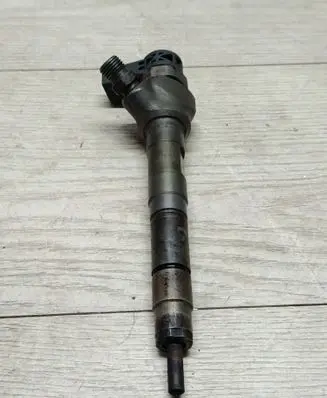 Audi A6 C7 Fuel injector 0445110369