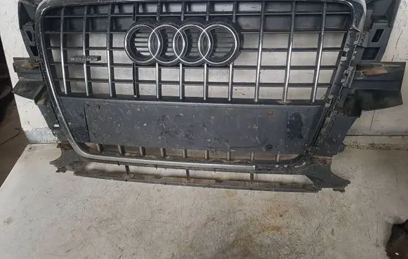 Audi Q5 SQ5 Front bumper upper radiator grill
