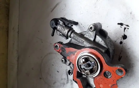 Renault Laguna II Vacuum pump