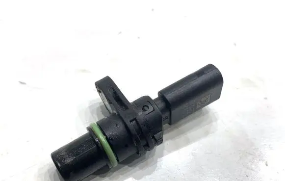 Audi Q3 F3 Camshaft position sensor 04L907601A
