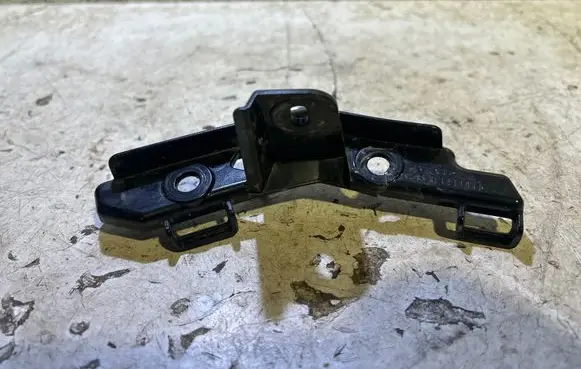BMW X1 U11 Fender mounting bracket 9883591 21163611 061071081091