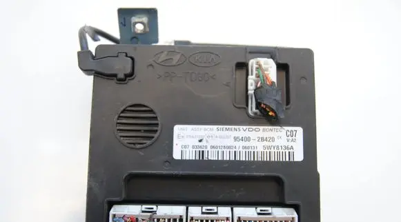 Nissan Qashqai+2 Sound amplifier 963002B800