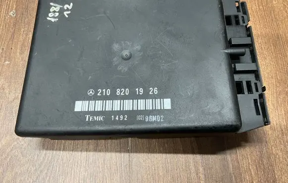 Mercedes-Benz E W210 Comfort/convenience module 2108201926 A2108201926