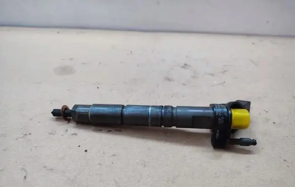 Mercedes-Benz CLS C218 X218 Fuel injector 0445116026