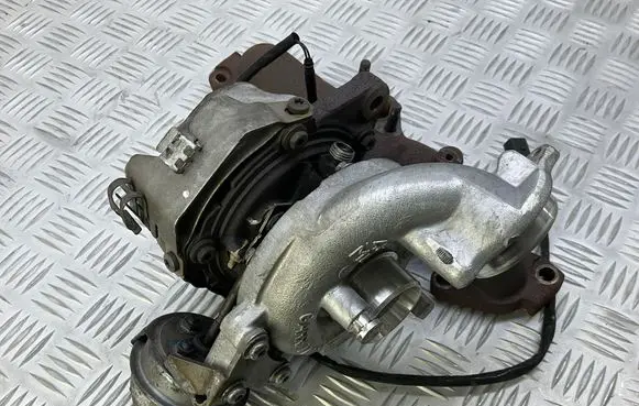 Audi Q3 8U Turbo 03L253010F
