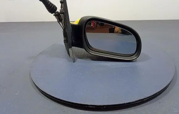 Volkswagen Fox Front door electric wing mirror
