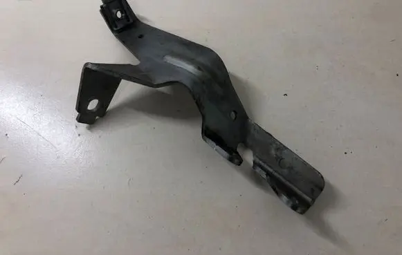 Mercedes-Benz CLS C218 X218 Other engine bay part A1571800240