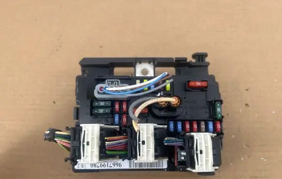 Citroen DS3 BSM Control unit 9667199780