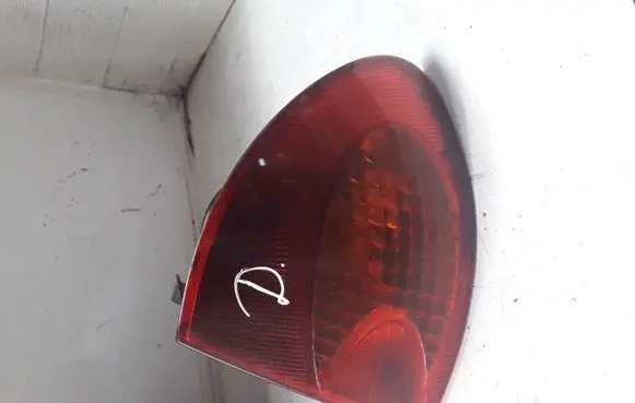 Toyota Avensis T220 Rear/tail lights