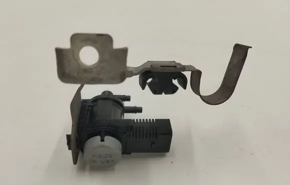 Volkswagen PASSAT B7 Valve vacuum 03L131051BH TRKRS02S 120822