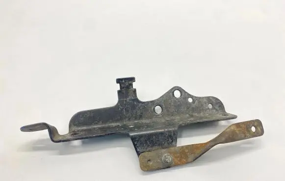 Mercedes-Benz Vito Viano W638 Engine mounting bracket A6110980629