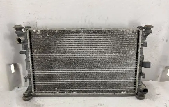 Ford Focus Coolant radiator 0114A 98AW8061PF 8805F04