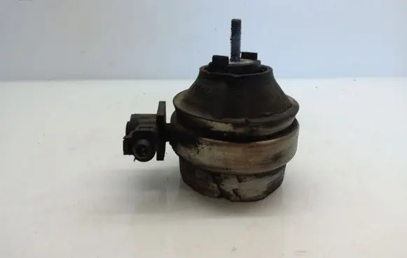 Audi A6 S6 C5 4B Engine mount bracket 8D0199382M
