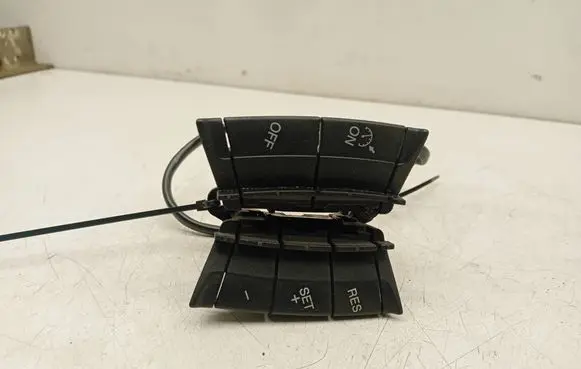 Ford Focus Steering wheel buttons/switches 30347739B 4M5T9E740AA