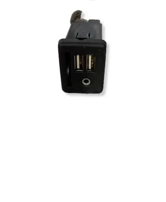 Opel Insignia A USB socket connector 22875066