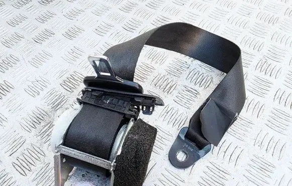Rear seatbelt