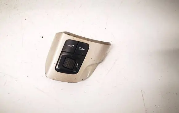 Opel Astra H Steering wheel buttons/switches 13234174