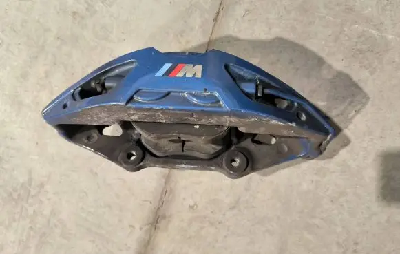 BMW 5 G30 G31 Front brake caliper 42404437436 6885565