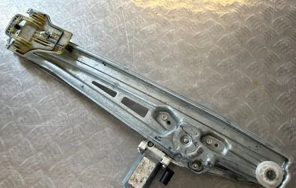 Ford Explorer Rear door window regulator with motor