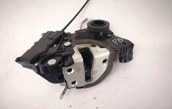Toyota Yaris Front door lock 