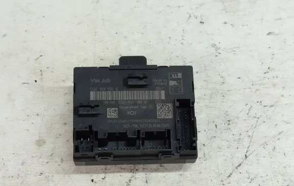Volkswagen PASSAT B8 Door control unit/module 5Q0959592E 5Q0959592B