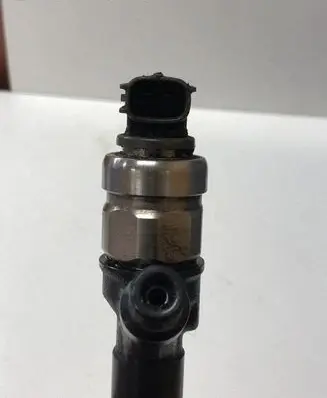 Toyota Avensis T250 Fuel injector 236700R030