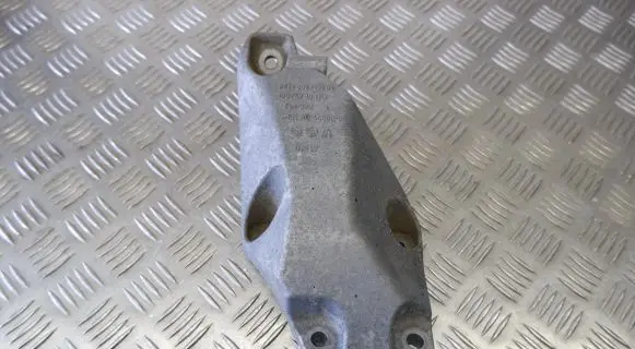 BMW X3 F25 Engine mounting bracket 6861401