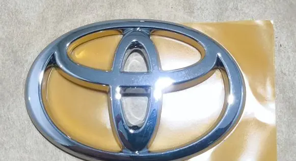 Toyota RAV 4 (XA20) Manufacturer badge logo/emblem 75471-42010